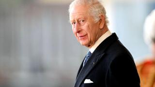 El rey Carlos III continuará su tratamiento contra el cáncer en 2025, según Sky News