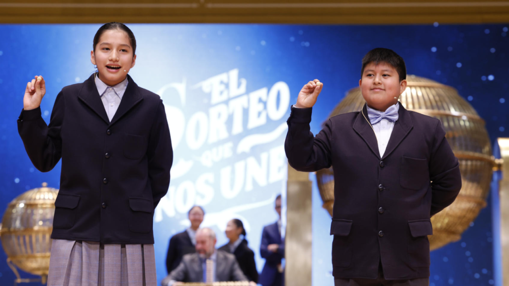 Los niños de san Ildefonso cantan la Lotería de Navidad.