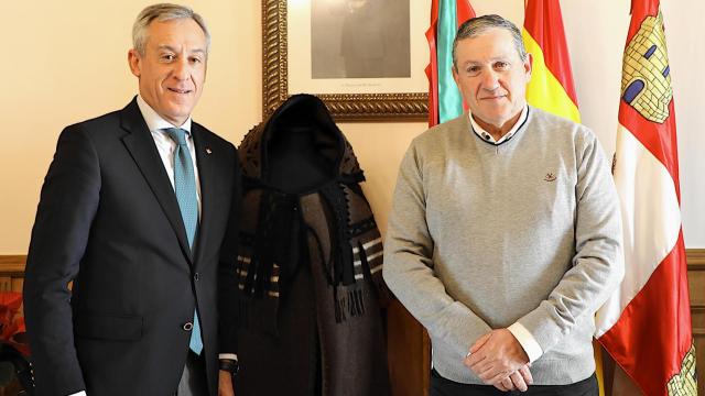 El presidente de Eurocaja Rural, Javier López; y el presidente de la Diputación de Zamora, Javier Faúndez.