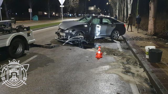 Imagen del coche estrellado en Burgos