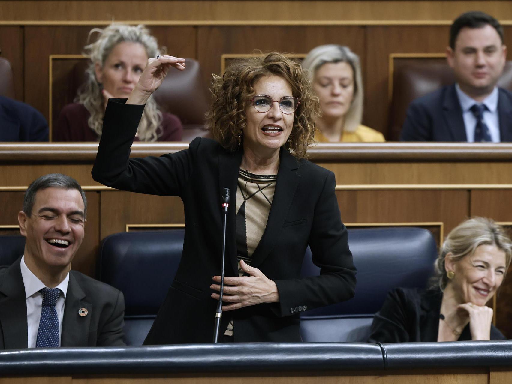 María Jesús Montero, vicepresidenta primera y ministra de Hacienda, en la última sesión de control al Gobierno en el Congreso.