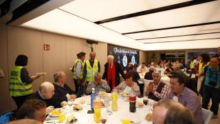 El padre Ángel en la cena de Navidad del Barnabéu.