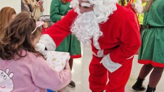 Papá Noel en el hospital Quirónsalud Marbella.