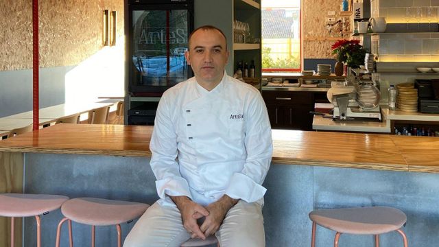 Álvaro Pérez, responsable de Artesana Gastrobar, en Santiago.