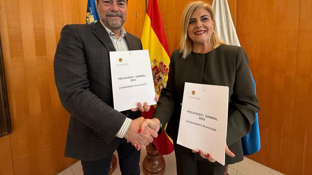 Luis Barcala y Carmen Robledillo, tras el pacto por los presupuestos de Alicante.