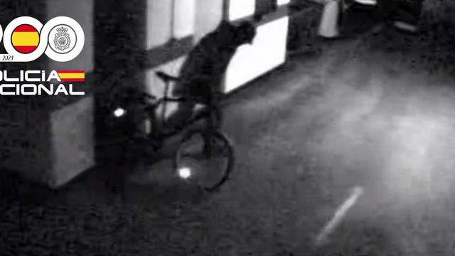 El presunto ladrón con una bici sustraída de un trastero en Burgos