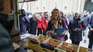 La ministra portavoz del Gobierno, Pilar Alegría, este viernes en una feria de Zaragoza.