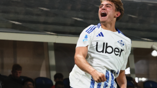 Nico Paz celebra un gol con la camiseta del Como italiano