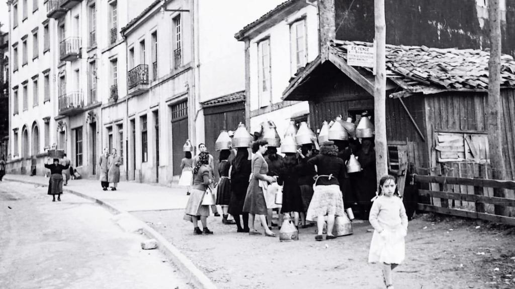 As Leiteiras. Rúa do Horreo. Mitad de siglo XX.
