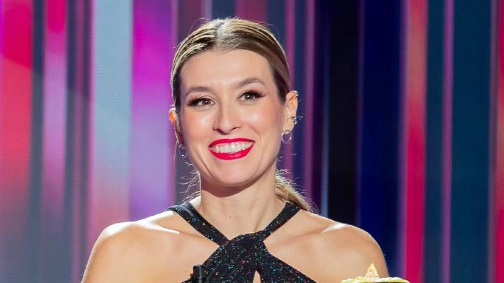 Oriol Nolis y Eva Soriano, junto a David Bustamante en la gala '¡Feliz 2025!'.