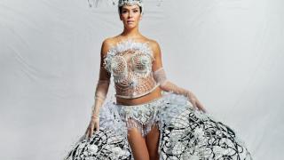 Cristina Pedroche, una diosa que protege la infancia con un diseño de 40 pezones del que emana su propia leche materna (NO PUBLICAR)