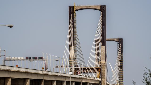 Las obras del Puente del Quinto Centenario acumulan más de tres años de retraso.