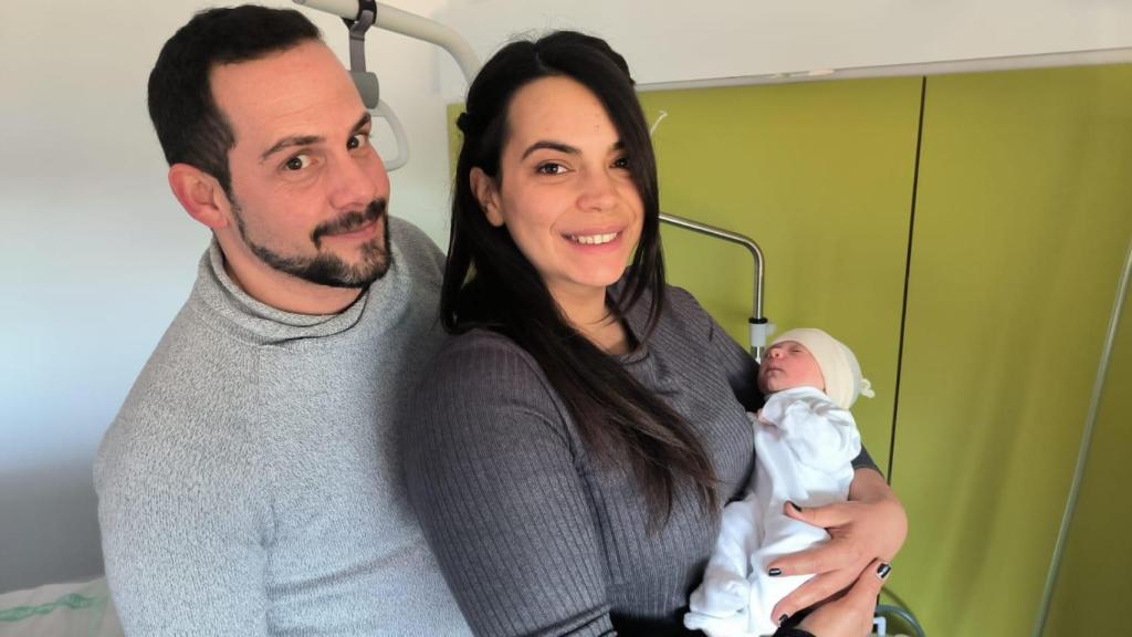En el Hospital Universitario de Guadalajara ha nacido Abril, primera bebé del año en la provincia de Guadalajara, y segunda hija de Andrea y Enrique.
