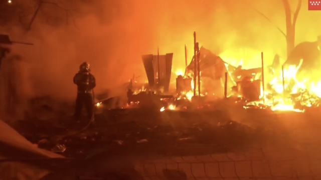 Imagen del incendio de chabolas en San Fernando de Henares.