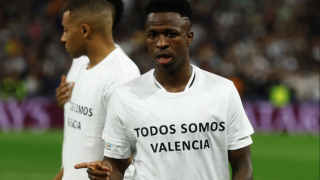 Vinicius Jr, con una camiseta del Real Madrid en apoyo de los afectados por la DANA en Valencia