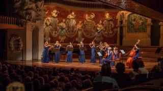 Fotografía de 'Délica Chambers Orchestra', un grupo formado solo por mujeres.