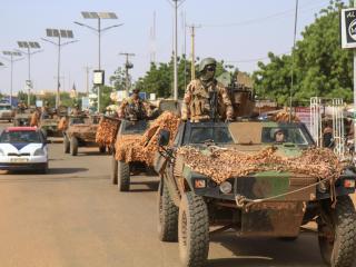 Las tropas francesas durante su retirada de Níger en 2023.