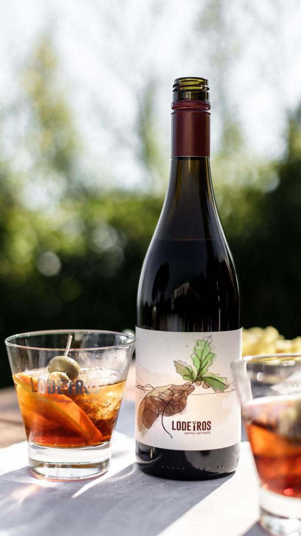 Vermú Lodeiros rojo.