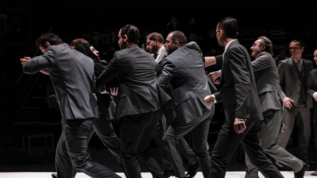 Una escena de 'Hamlet' interpretada por la compañía rumana del teatro nacional Marin Sorescu. Foto: Albert Dobrin