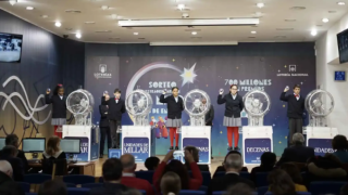 Los niños de San Ildefonso, durante el sorteo de la Lotería del Niño.