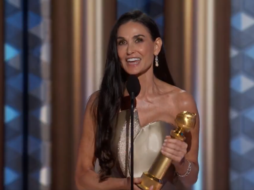 Demi Moore, ganadora al premio a la mejor actriz de comedia o musical por 'La sustancia'.