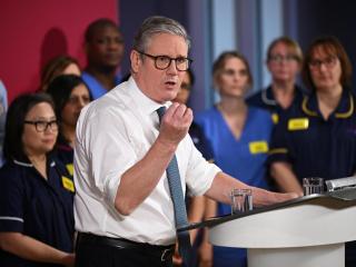 El primer ministro del Reino Unido, Keir Starmer, este lunes en Surrey.