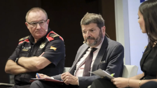 El intendente Requena y el teniente Batlle en la mesa sobre seguridad.
