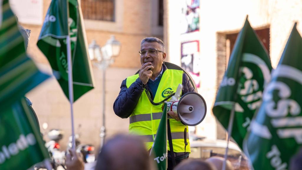 Enrique de la Rosa durante una concentración de CSIF en Toledo.