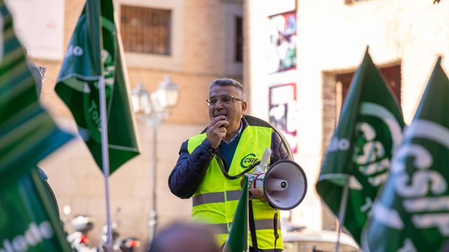 Enrique de la Rosa durante una concentración de CSIF en Toledo.