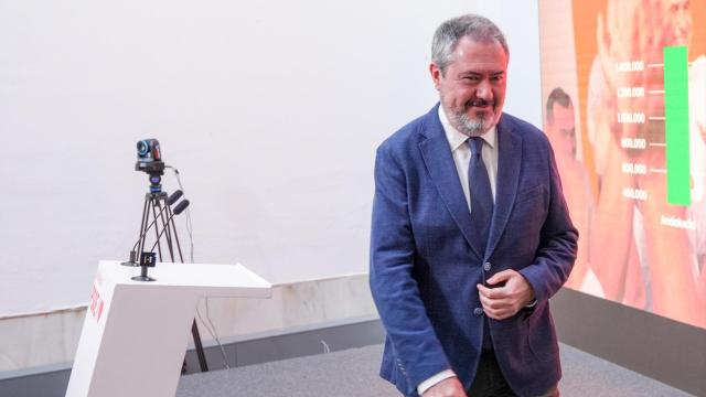 El secretario general del PSOE de Andalucía, Juan Espadas, durante la rueda de prensa de este martes en la que anunció su renuncia.
