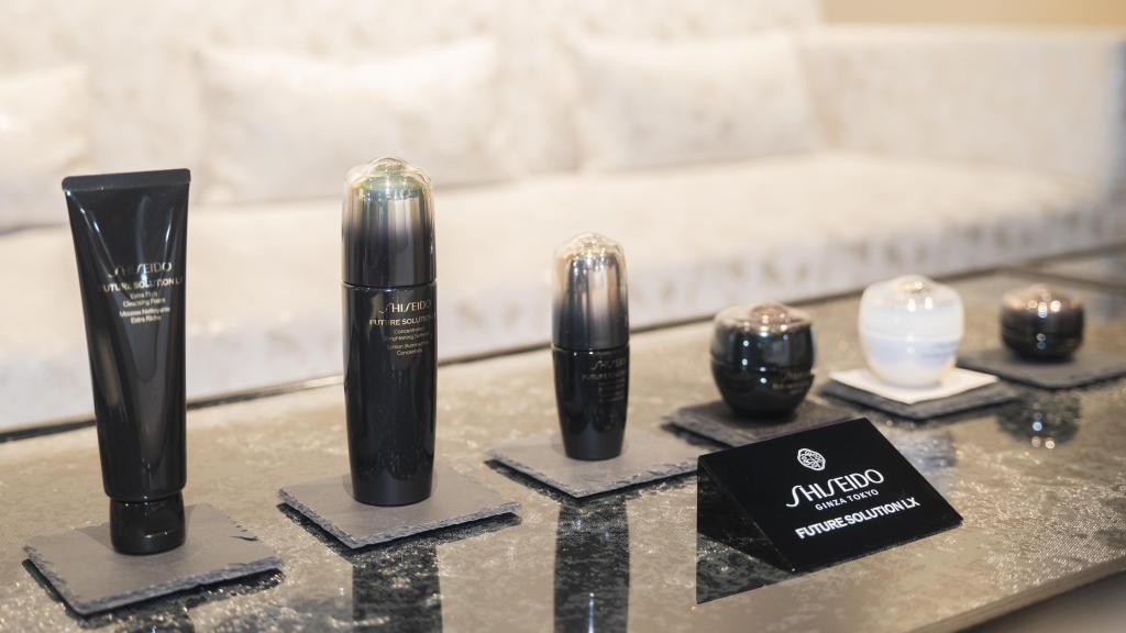 El diseño del packaging de Future Solution LX está hecho por Hosoo.