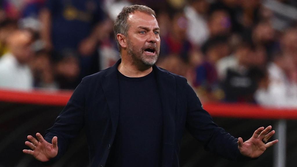 Hansi Flick pide calma a sus jugadores del Barcelona.