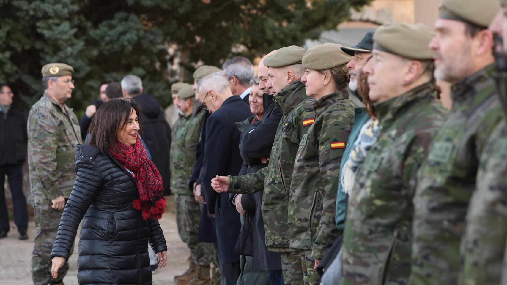 La ministra de Defensa, Margarita Robles en las instalaciones del acuartelamiento de Monte la Reina en Toro (Zamora).