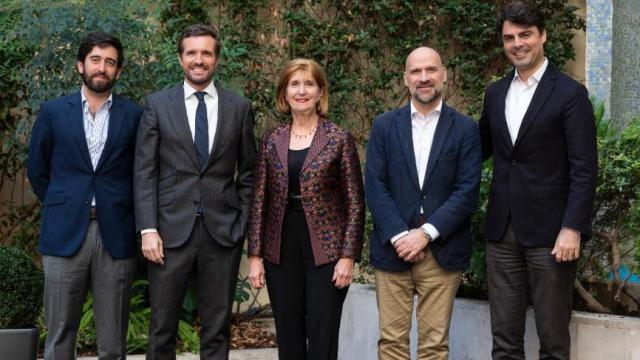Los socios de Hyperion Fund, con Pablo Casado en el centro, con Paula Dobriansky, ex subsecretaria de Estado de EEUU.