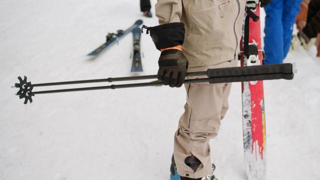 Los bastones magnéticos de esquí de Yardsale.
