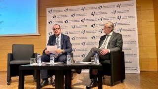 Juanjo Enríquez (derecha) durante la jornada tributaria. EE