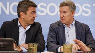 Carlos Mazón y Alberto Núñez Feijóo, en su encuentro con alcaldes y portavoces del PP afectados por la DANA. Efe / Ana Escobar