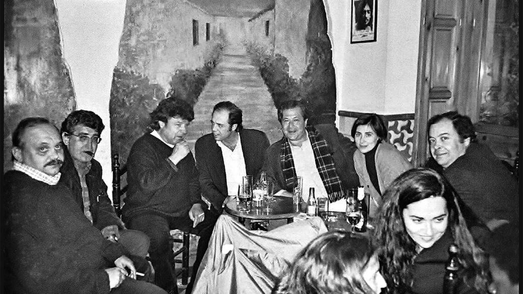 Tertulia taurina celebrada en el Candela, donde Enrique Morente, el tercero por  la izquierda, era un habitual