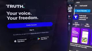 La pantalla de inicio de la red social de Trump en ordenador y la de instalación en móvil.