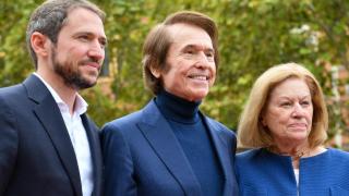 Raphael, en medio de Manuel Martos y Natalia Figueroa.