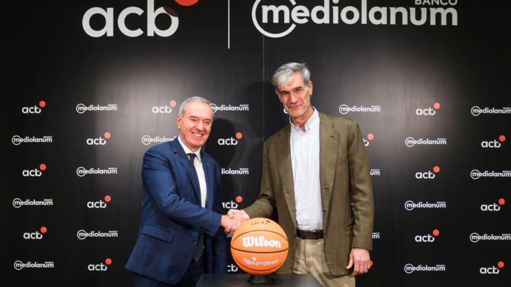 Luca Bosisio, CEO de Banco Mediolanum, y Antonio Martín, presidente de la acb.