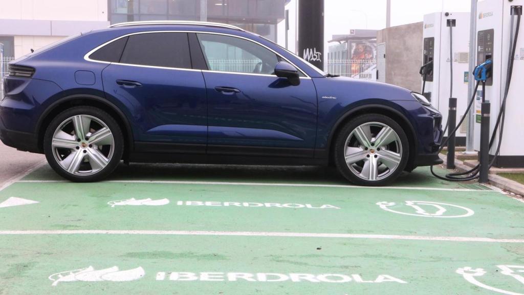 El Porsche Macan puede cargar hasta 270 kW de potencia.