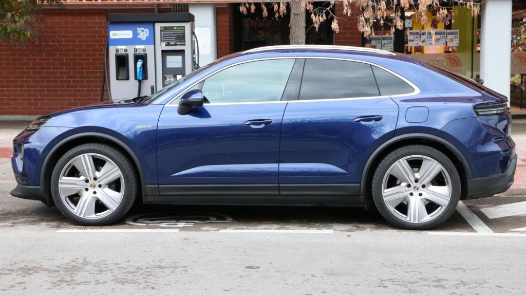 Con el Porsche Macan bastan poco más de 20 minutos para pasar del 10% al 80% de carga.