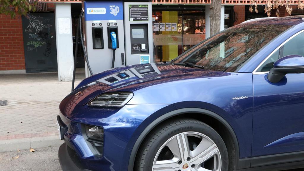 Este Porsche Macan tiene un consumo medio de unos 22 kWh cada 100 kilómetros.