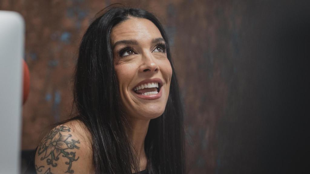 Lorena Castell es actriz, cantante, presentadora, tatuadora y cocinera.