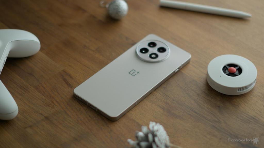OnePlus 13R en color blanco