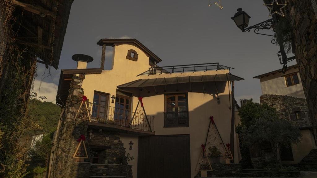 Fachada exterior de la bodega Alvaredos-Hobbs.