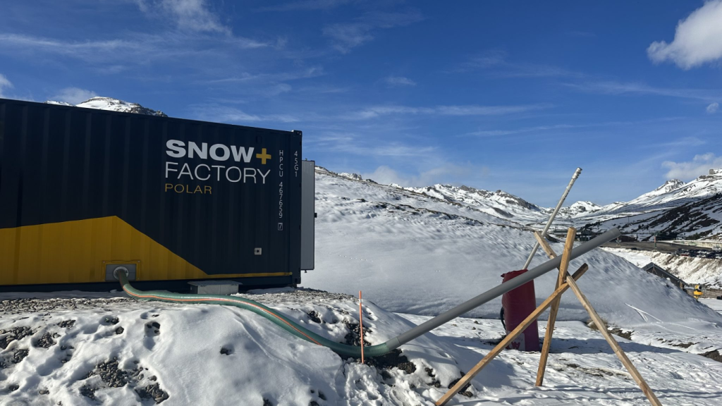 La máquina de nieve, en la estación de Formigal-Panticosa.