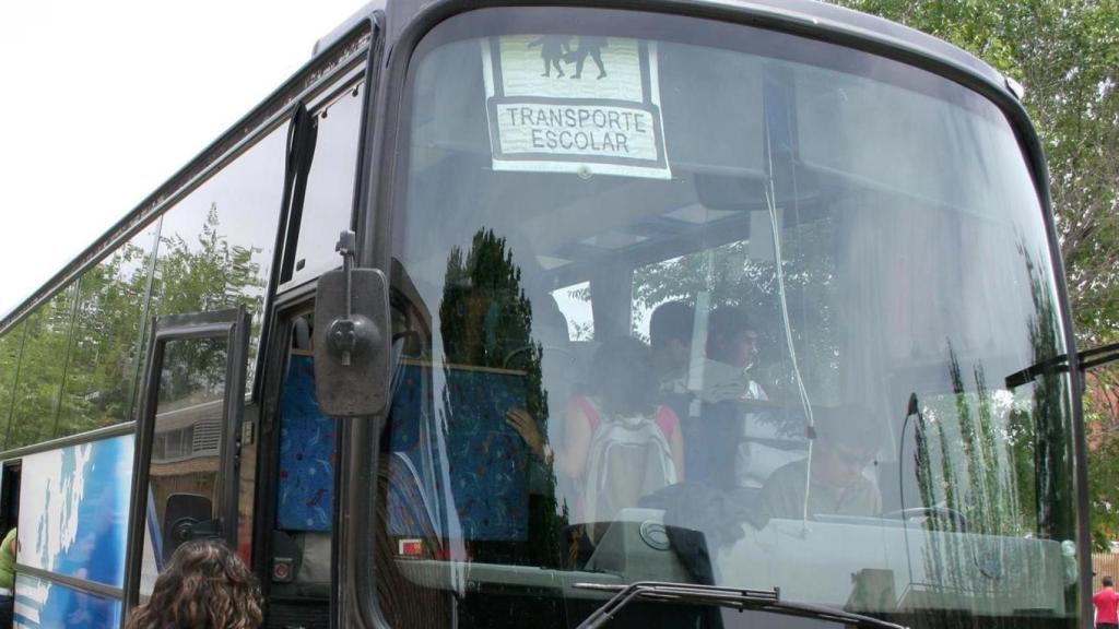 Imagen de archivo de un transporte escolar