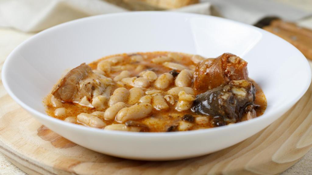 Un plato de fabada asturiana.